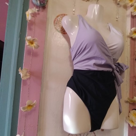 Felnart (M) Cross Front Colorblock One Piece - Picture 4 of 10